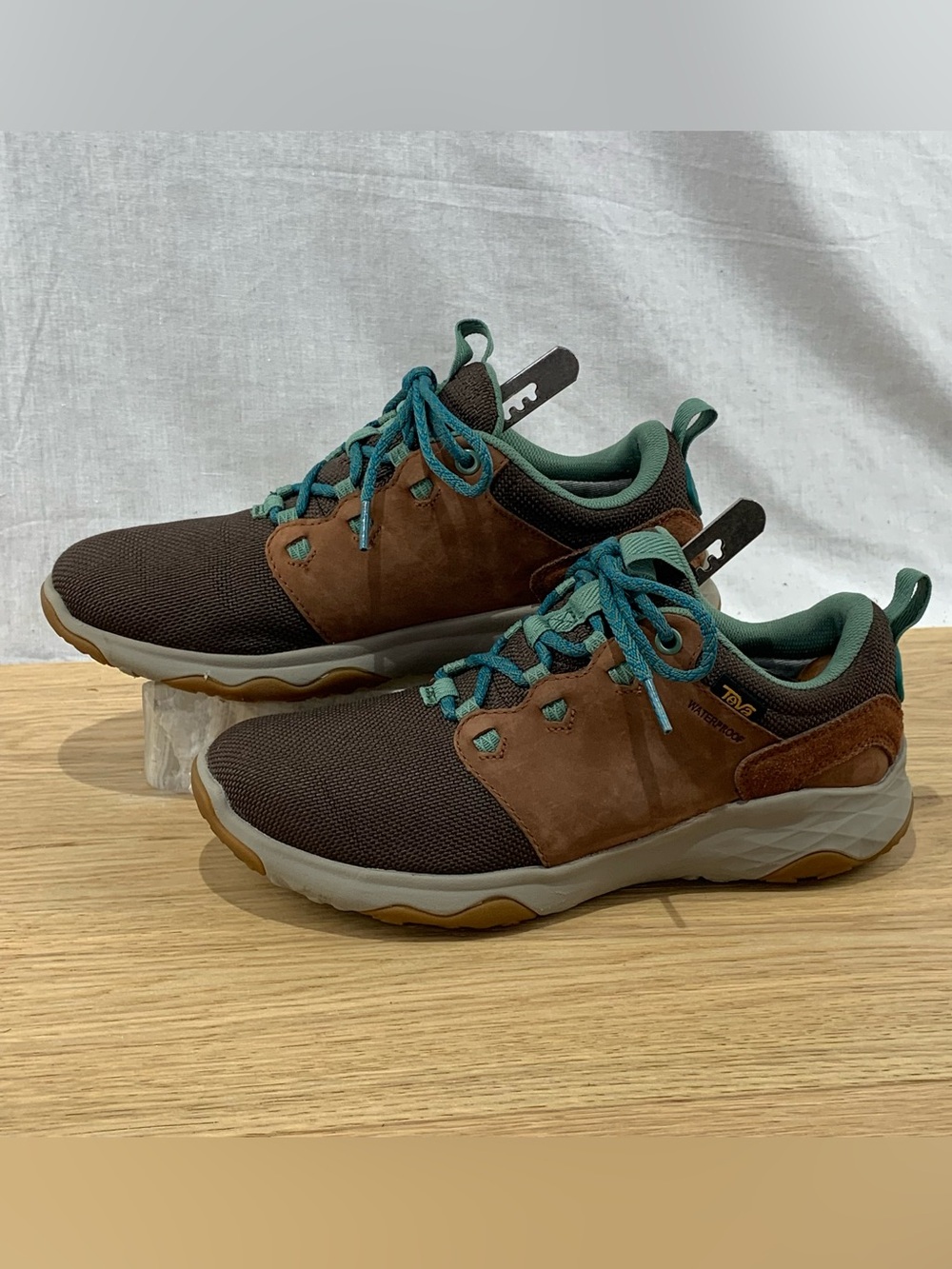 Teva Arrowood Venture Women’s Size 7.5 Brown Teal Waterproof Hiking Shoes